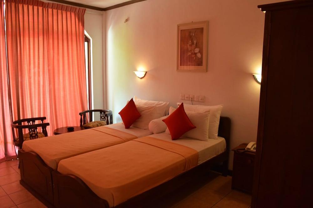 Hotel Lagoon Paradise Negombo Exterior foto