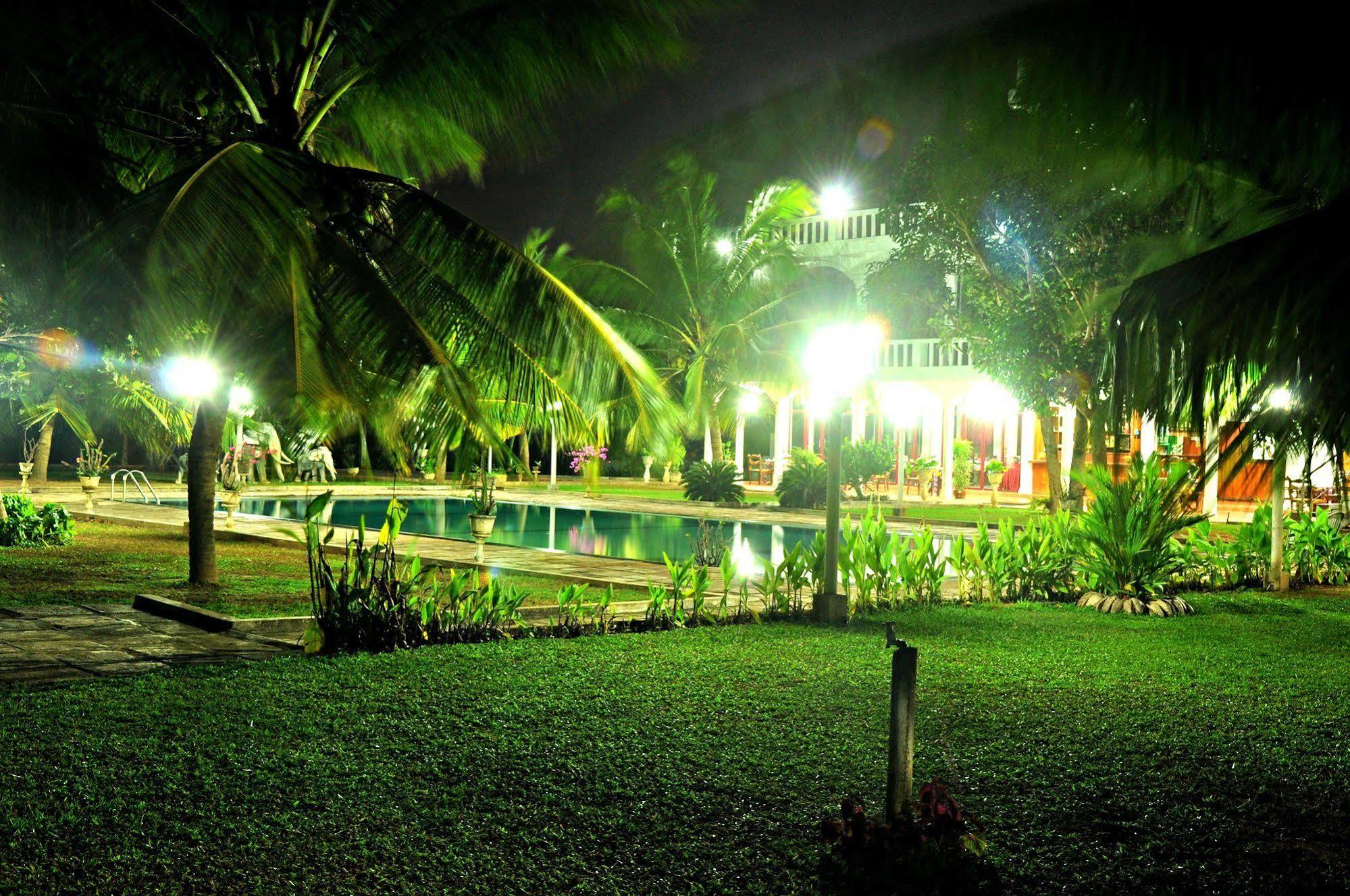 Hotel Lagoon Paradise Negombo Exterior foto